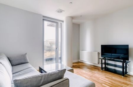 2 Bedroom 1 Bathroom - Photo 2