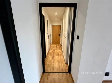 Designový, čerstvě zrekonstruovaný byt 2+1 v srdci Kamenické - Photo 2