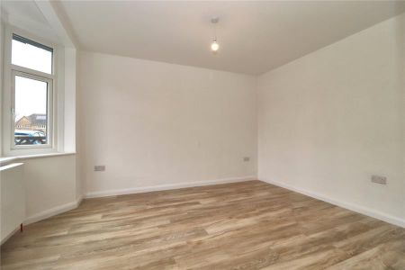 3 bedroom detached house to rent - Photo 4