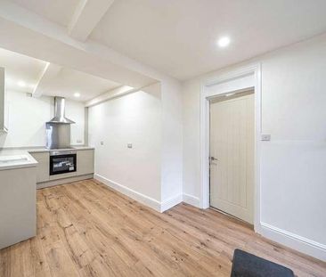 St. Georges Square, Cheltenham, Gloucestershire, GL50 - Photo 4