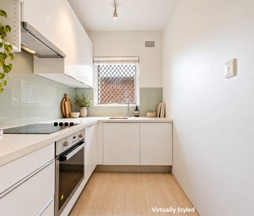 Contempoary Living in Convenient Kingsgrove - Photo 4