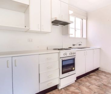 Bright and Spacious Top-Floor Unit - Photo 6