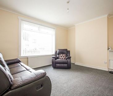 3 bedroom flat to rent - Photo 3