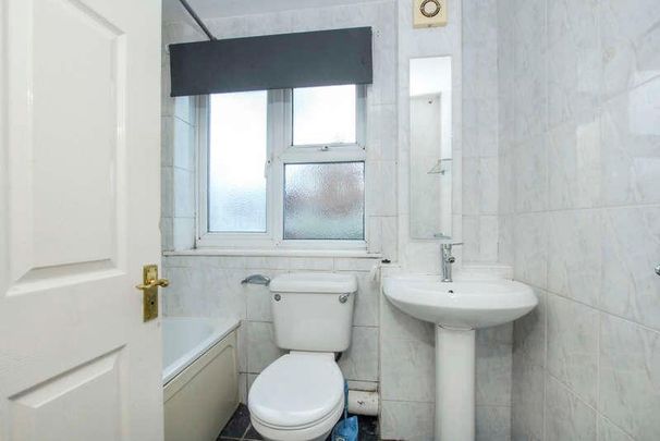 Pinner Road, Northwood, HA6 - Photo 1