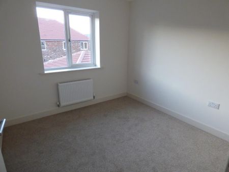 3 bedroom semi-detached house to rent - Photo 5