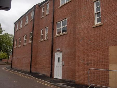 3 bedroom flat to rent - Photo 3