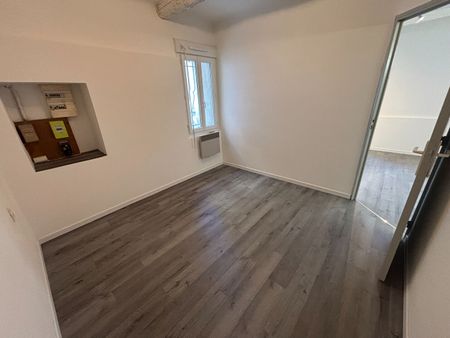 Location Appartement 1 pièce 28m² NIMES 30000 - Photo 3