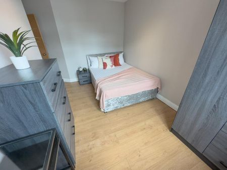 4 bedroom flat to rent - Photo 4