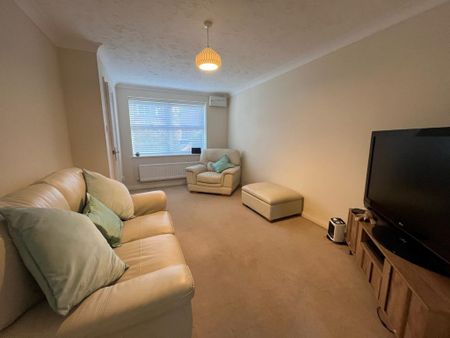 2 bedroom terraced house to rent - Photo 2