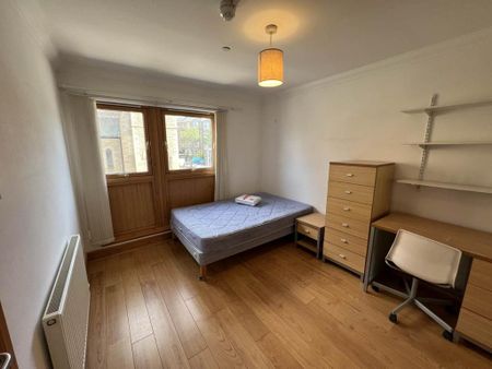 5 bedroom flat to rent - Photo 3