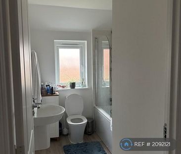 4 bedroom detached house to rent - Photo 3