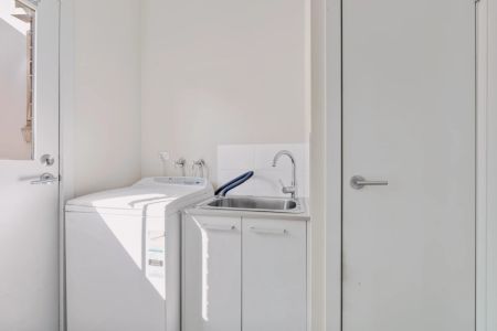 10 Binalong Avenue, Melbourne - Photo 4