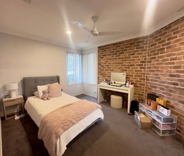 Three Bedroom Residence - Photo 5