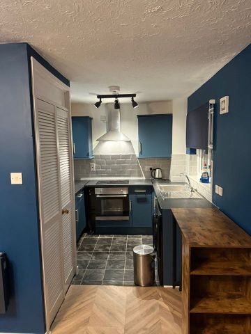 Studio Flat, Captains Palce, SO14 - Photo 3