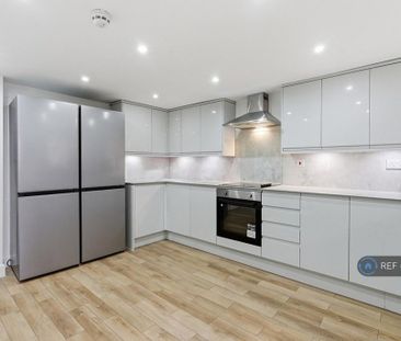 1 bedroom in a house share to rent - Photo 3