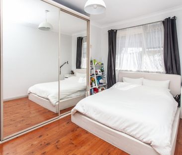 LOCATION! LOCATION! LOCATION! - Photo 5