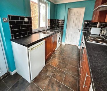 3 bedroom terraced house to rent - Photo 6