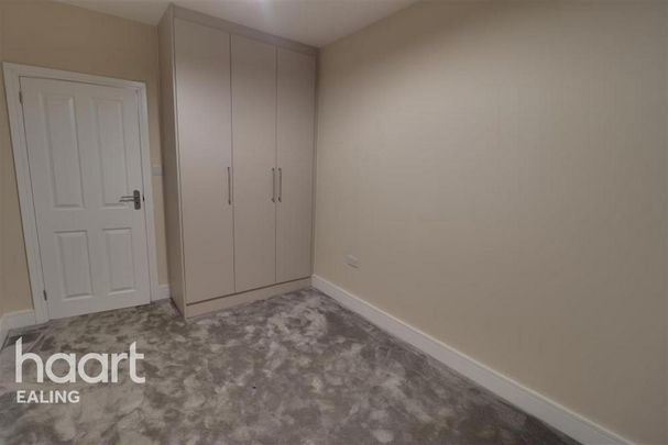 4 bedroom flat to rent - Photo 1