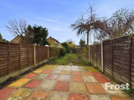 Edgell Road, Staines-upon-Thames, Middlesex,TW18 - Photo 2