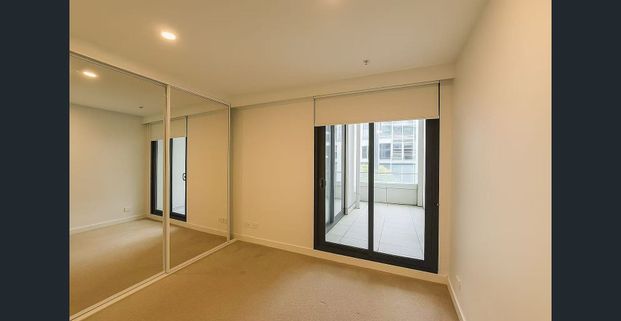 Stylish Modern Apartment Living in Prime Surrey Hills Location - Photo 1