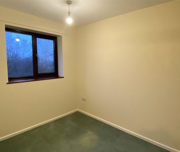 2 bedroom end of terrace house to rent - Photo 2
