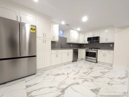 For Lease - 65 Villagewood Court, Vaughan, Ontario - Photo 3