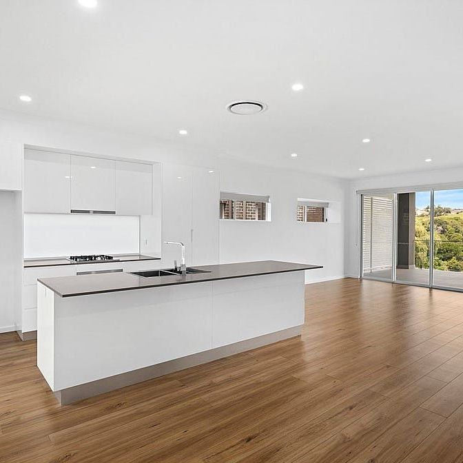 Sleek & Spacious! - Photo 1
