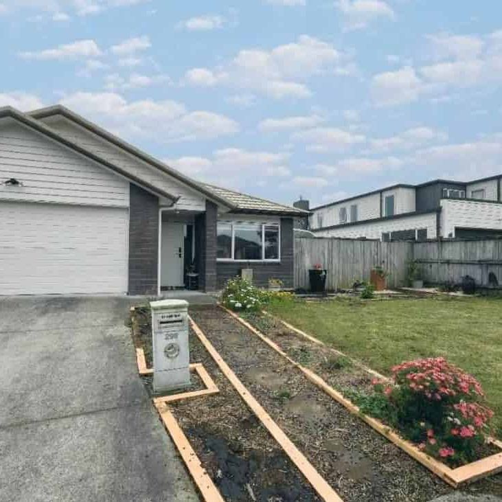 Family Home in Karaka Harbourside - Photo 1