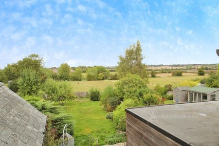 3 bedroom detached house to rent - Photo 3