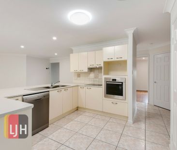 SPACIOUS, 4 BEDROOM HOME WITH DUCTED AIR CONDITIONING! - Photo 3