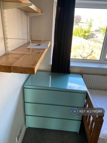 1 bedroom in a house share to rent - Photo 4