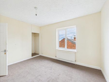 4 bedroom semi-detached house to rent - Photo 4