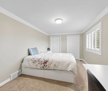 For Lease - 592 Canewood Crescent, Waterloo, Ontario - Photo 2