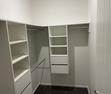 One year old build and standalone house - Photo 4