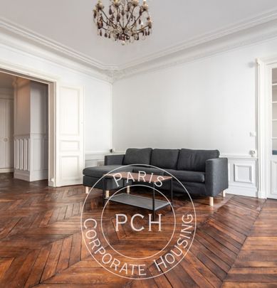 Appartement • Saint Philippe du Roule - Photo 1