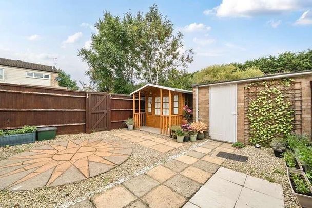 St. Anthonys Close, Aylesbury, HP19 - Photo 1