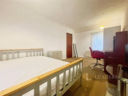 1 bedroom in a house share to rent - Photo 3