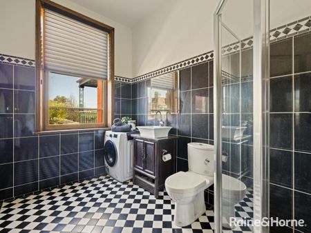 FULLY FURNISHED 2 BEDROOM TOWNHOUSE IN CBD - GAS & WATER INCLUDED - TENANTS TO PAY FOR ELECTRICITY ONLY- Available Now!!! - Photo 4