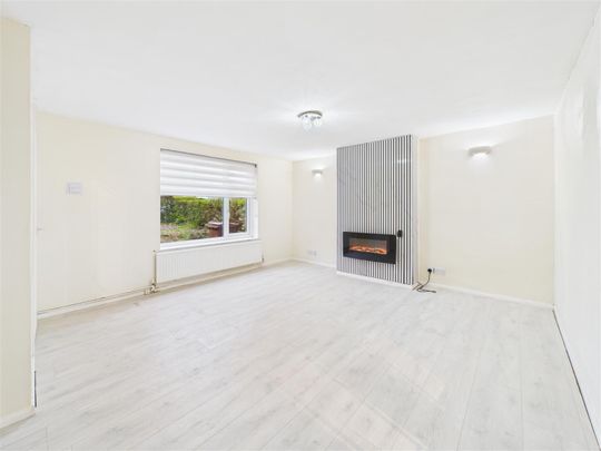 3 bedroom Semi-detached house to rent - Photo 1