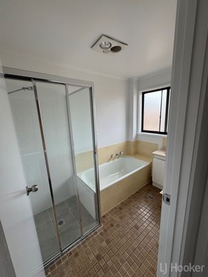 2/11 Ford Street, Queanbeyan NSW 2620 - Townhouse For Rent | Domain - Photo 1