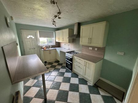 3 bedroom semi-detached house to rent - Photo 4