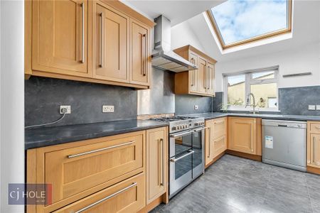 4 bedroom end of terrace house to rent - Photo 4