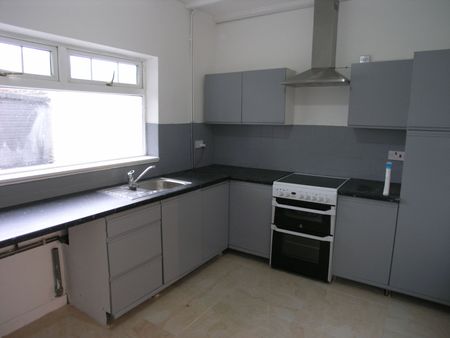 Victoria Street, Brierley Hill - Photo 2