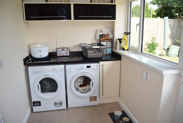 4 bedroom detached house to rent - Photo 1