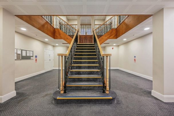 2 bedroom Flat To Let - Photo 1