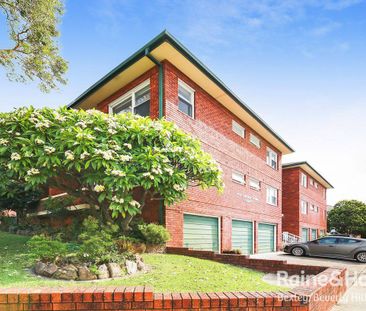 Near New & Stunning Two Bedroom Apartment! - Photo 5