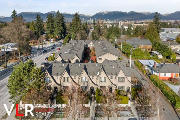 Townhouse in Vancouver West Side, BC - Photo 1