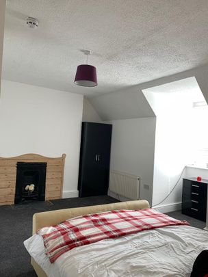 1 bedroom in a house share to rent - Photo 1