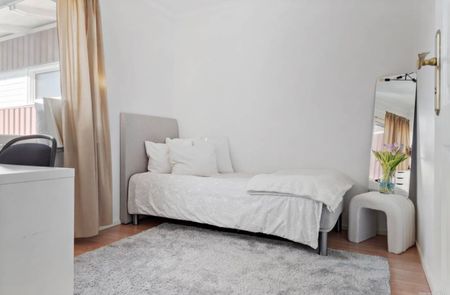 Skarpbrunnavägen, Norsborg - Photo 4