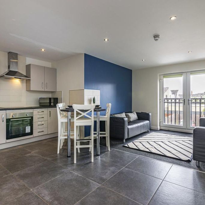 4 bedroom flat to rent - Photo 1